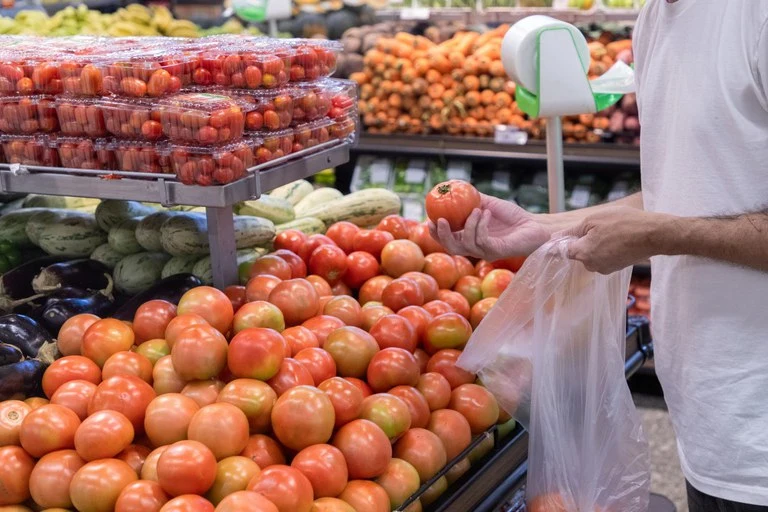 O preço do tomate caiu em 25 das 27 capitais em agosto
