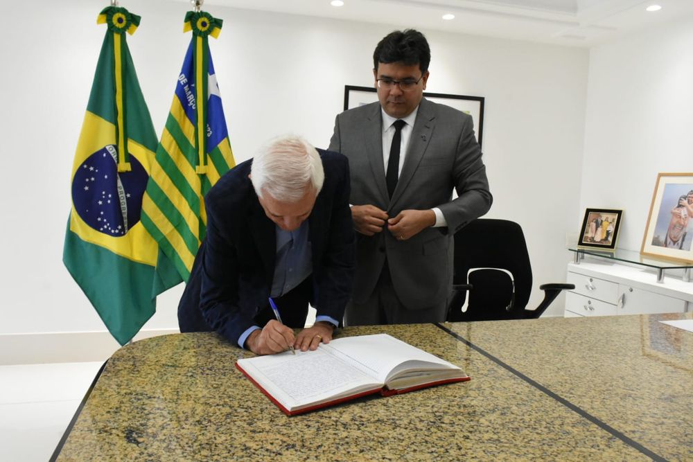 Governador Rafael Fonteles transmite cargo ao vice