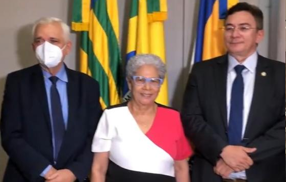 Presidente da ALEPI, Themistocles Filho, governadora do Piauí, Regina Sousa, e presidente da APPM, Paulo César