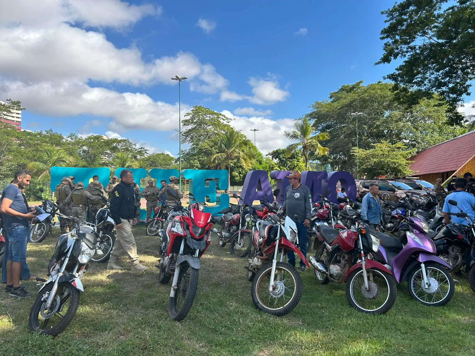 Primeira restituição coletiva de veículos no Piauí reuniu autoridades e beneficiados em Teresina