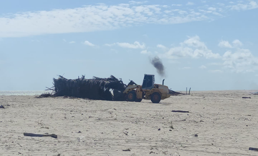 Cercas irregulares são retiradas das praias públicas de Luís Correia