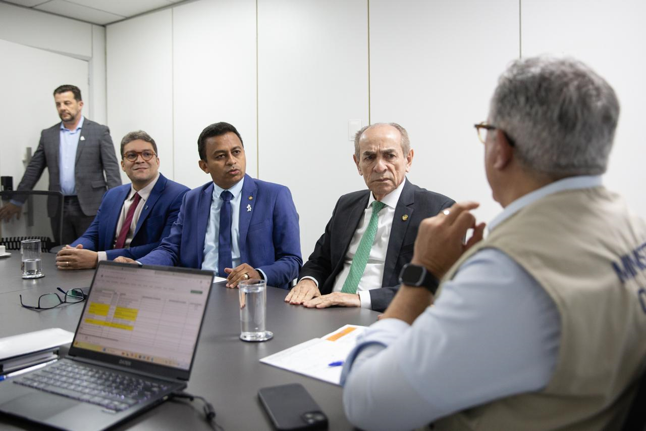 Reunião entre Francisco Costa, Marcelo Costa e Alexandre Padilha aconteceu em Brasília