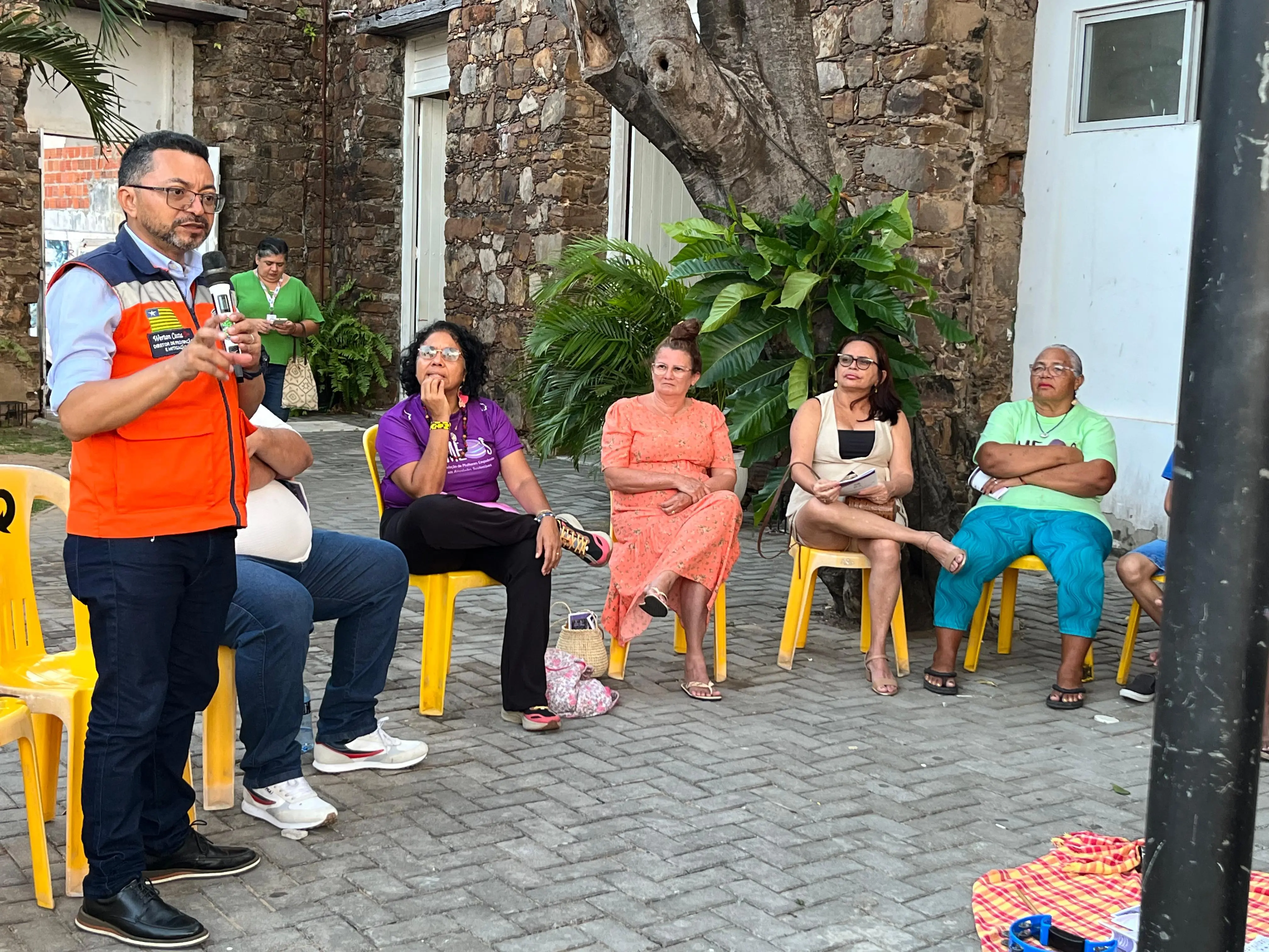 Roda de conversa com comunidades litorâneas discute impactos climáticos