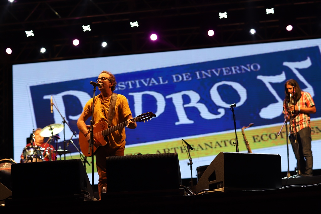 Cantor Roraima em apresentação no Festival de Inverno de Pedro II