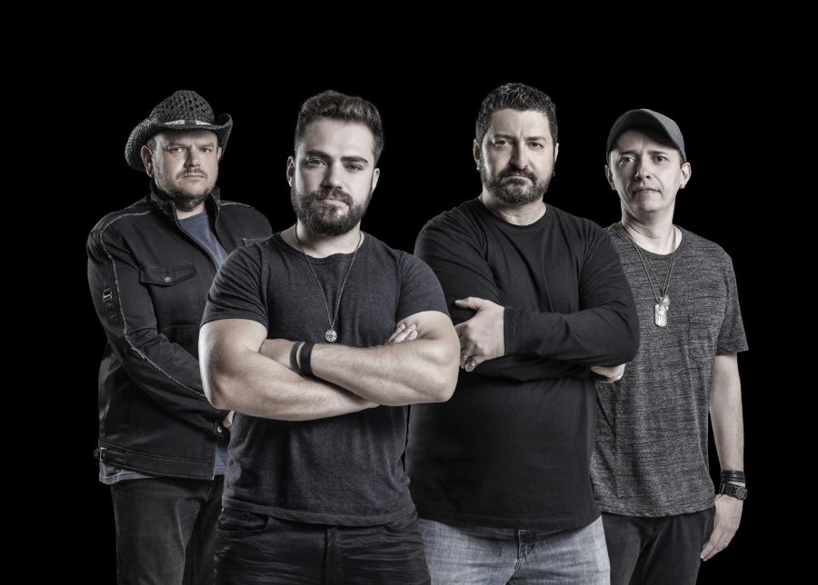 Rosa de Saron é pioneira do rock cristão no Brasil, unindo fé e som pesado desde 1988