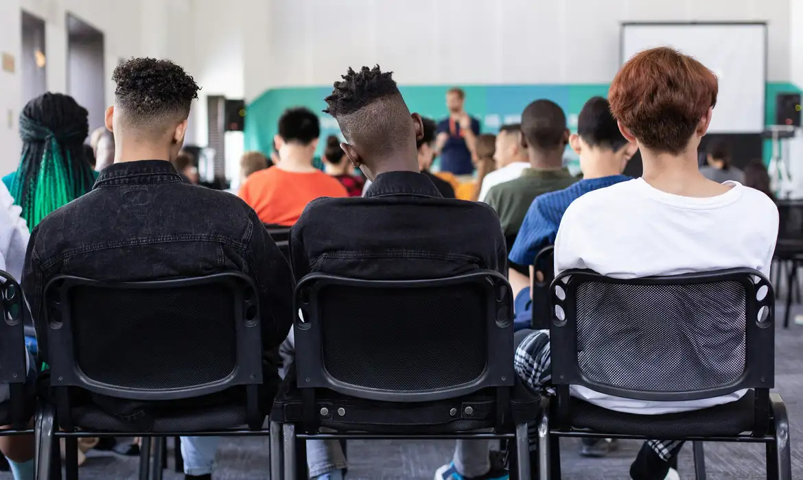 Estudantes inscritos têm até hoje para responder o questionário