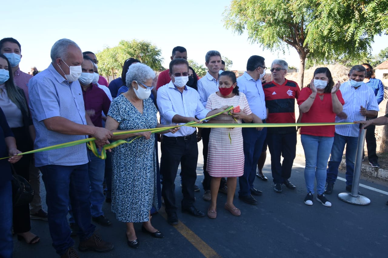 Regina Sousa inaugura obras de pavimentação asfáltica em Santa Luz