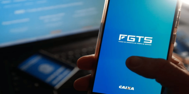 A solicitação do saque pode ser feita pelo app FGTS, disponível para Android e iOS