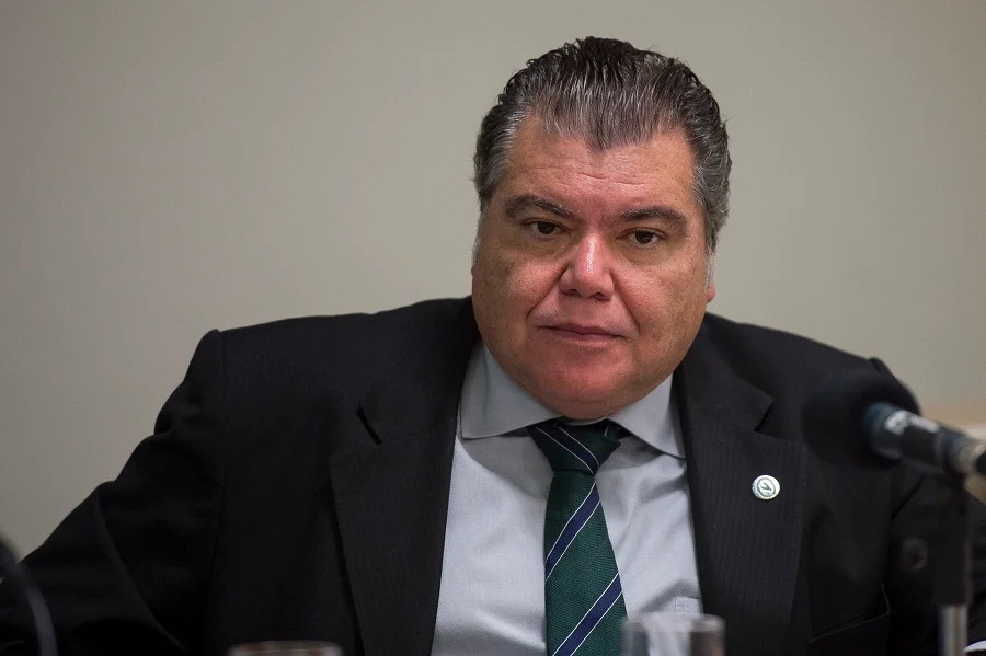 José Sarney Filho, também conhecido como Zequinha Sarney, é filho do ex-presidente José Sarney. Foi deputado federal pelo Maranhão e ministro do Meio Ambiente