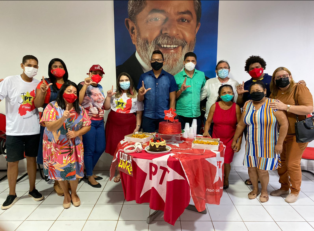 Petista do Piauí comemorando os 76 anos de Lula