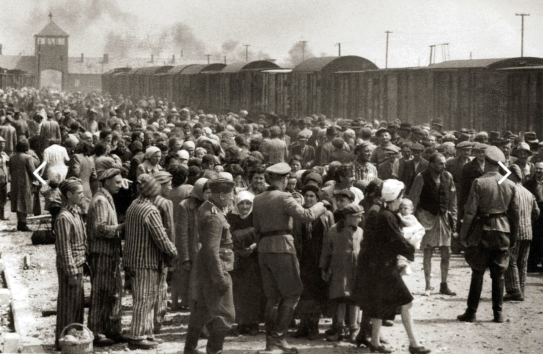 Judeus húngaro após desembarcarem em Auschwitz II, na Polônia ocupada, em maio de 1942