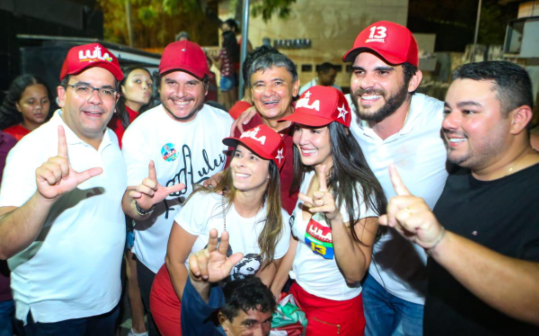 Rafael Fonteles e Wellington Dias com apoiadores em Floriano