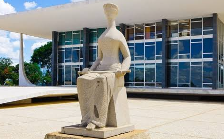 A Justiça, escultura em frente ao STF