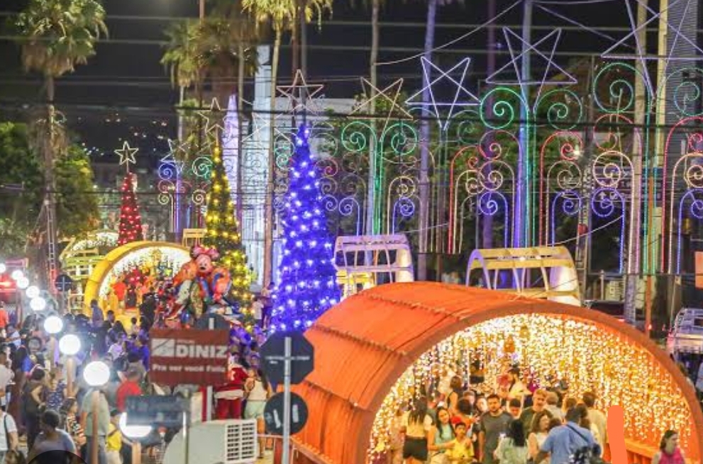 Todos os anos o governador Rafael Fonteles acompanha a decoração de Natal do Karnak