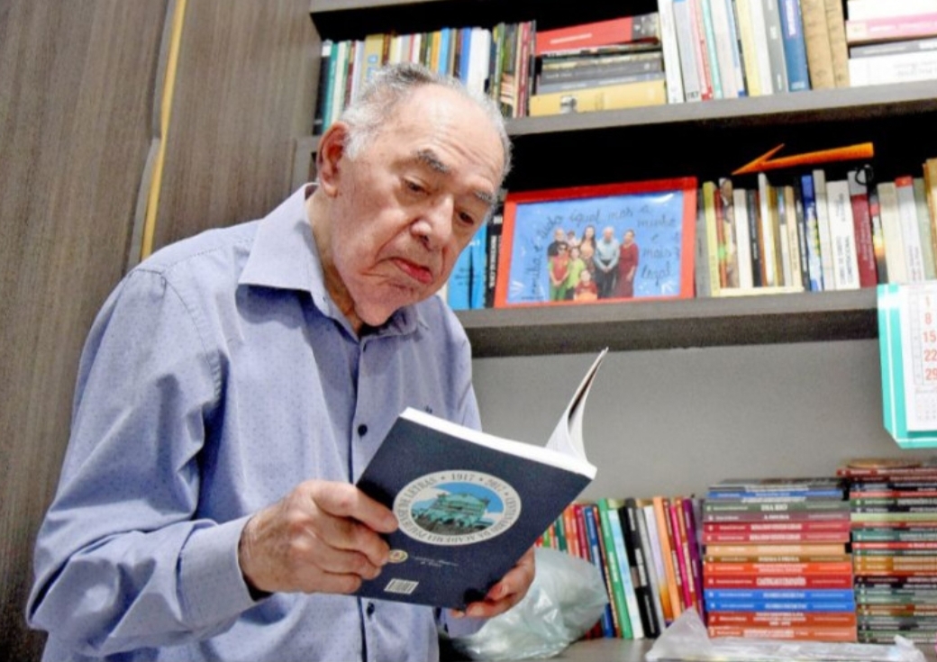 Dr Celso Barros Coelho era uma apaixonado pelos livros