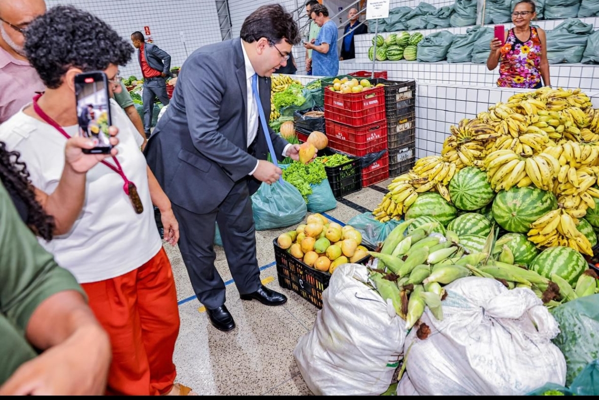 O governador conferiu de perto a qualidade dos produtos