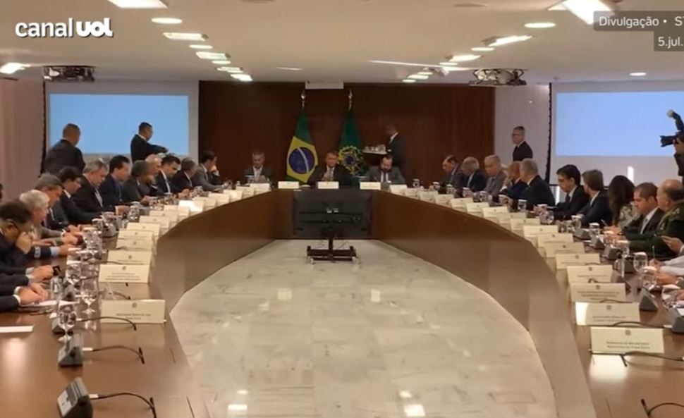 Bolsonaro convocou os ministro para tratar do golpe