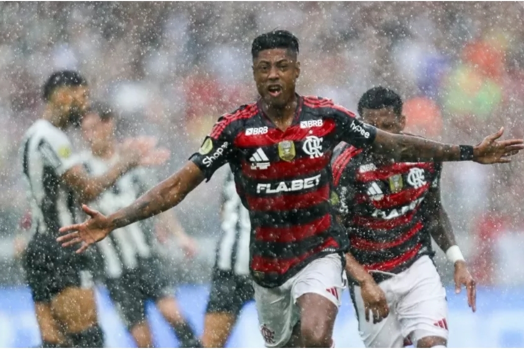 Bruno Henrique comemora seu segundo gol na partida