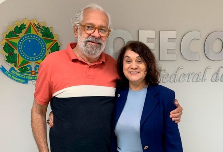 O vice-presidente João Emanuel com a presidente Tânia Teixeira