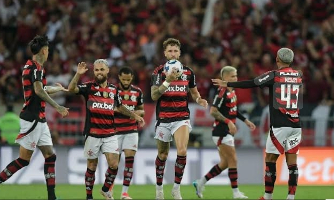 Jogadores do Flamengo comemoram a classificação