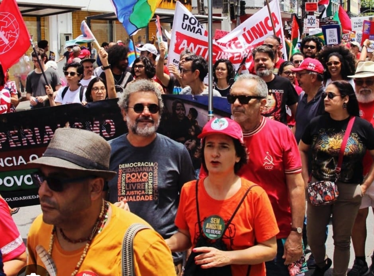 Povo nas ruas mostra o caminho do Brasil