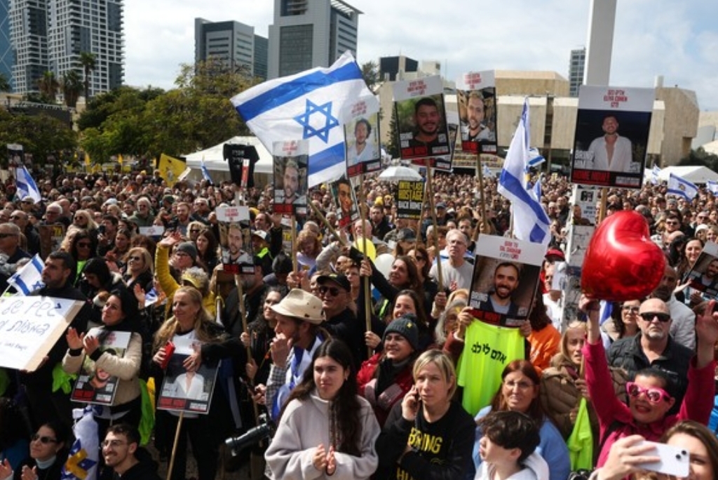 Israelenses foram as ruas comemorar a libertação dos reféns