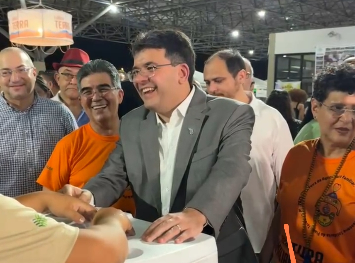 Governador Rafael Fonteles visita a Feira da Agricultura Familiar