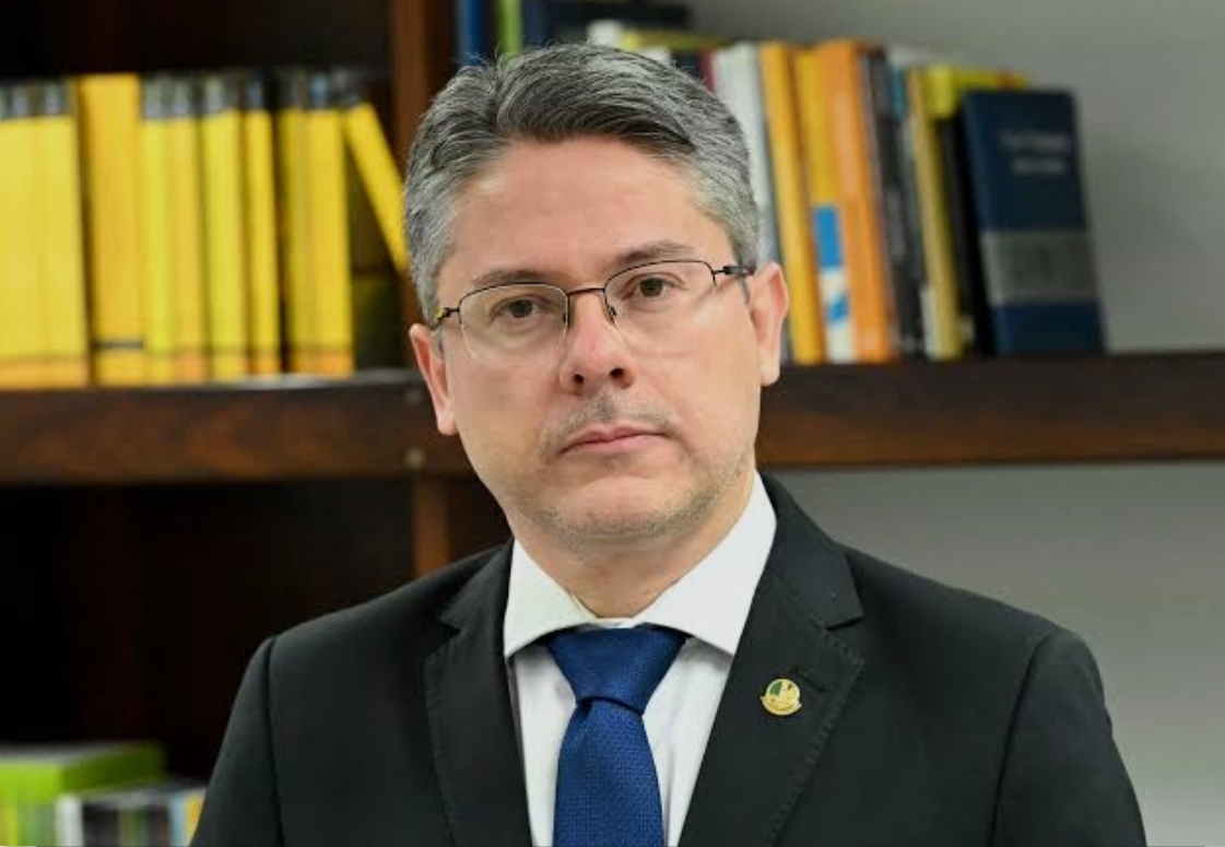 O senador Alessandro Vieira: relator competente