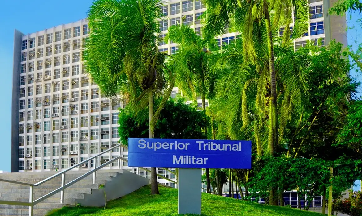 Superior Tribunal Militar vai julgar perda de patente de Bolsonaro