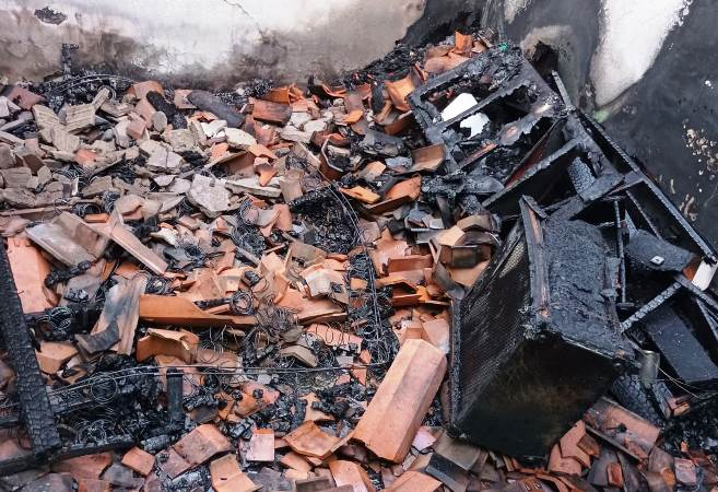 Casa fica destruída após incêndio em Campo Maior