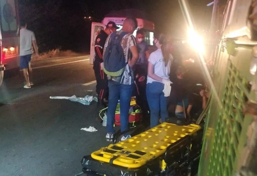 Quatro pessoas morrem atropeladas por caminhão na BR 020