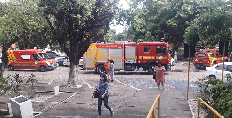 Bombeiros são acionados após princípio de incêndio na Secretaria de Infraestrutura