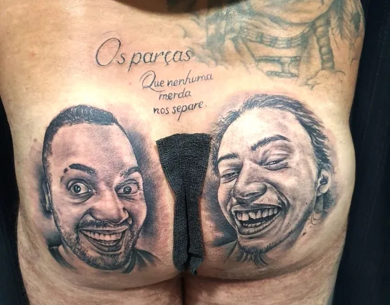 Dentista tatua rostos de seus ídolos Whindersson Nunes e Tirullipa nas nádegas