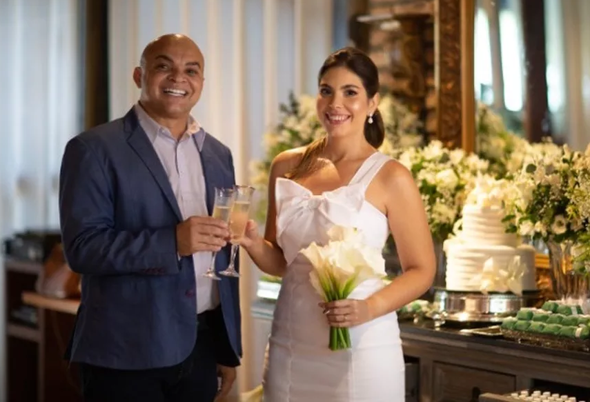Médico Glauto e a esposa Lícia na festa de casamento que ocorreu sábado (23)