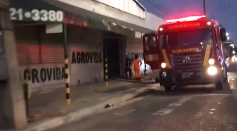 Incêndio atinge loja Agrovida na avenida Maranhão
