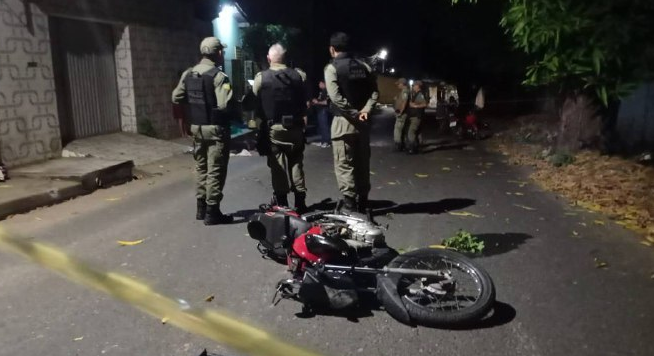 Homem tenta fugir de assaltantes e morre em queda de moto