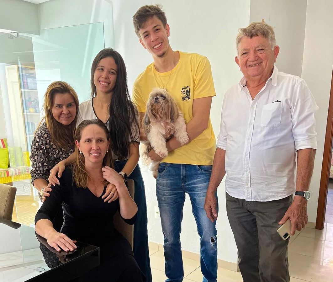 Viviane Moura com a família em casa