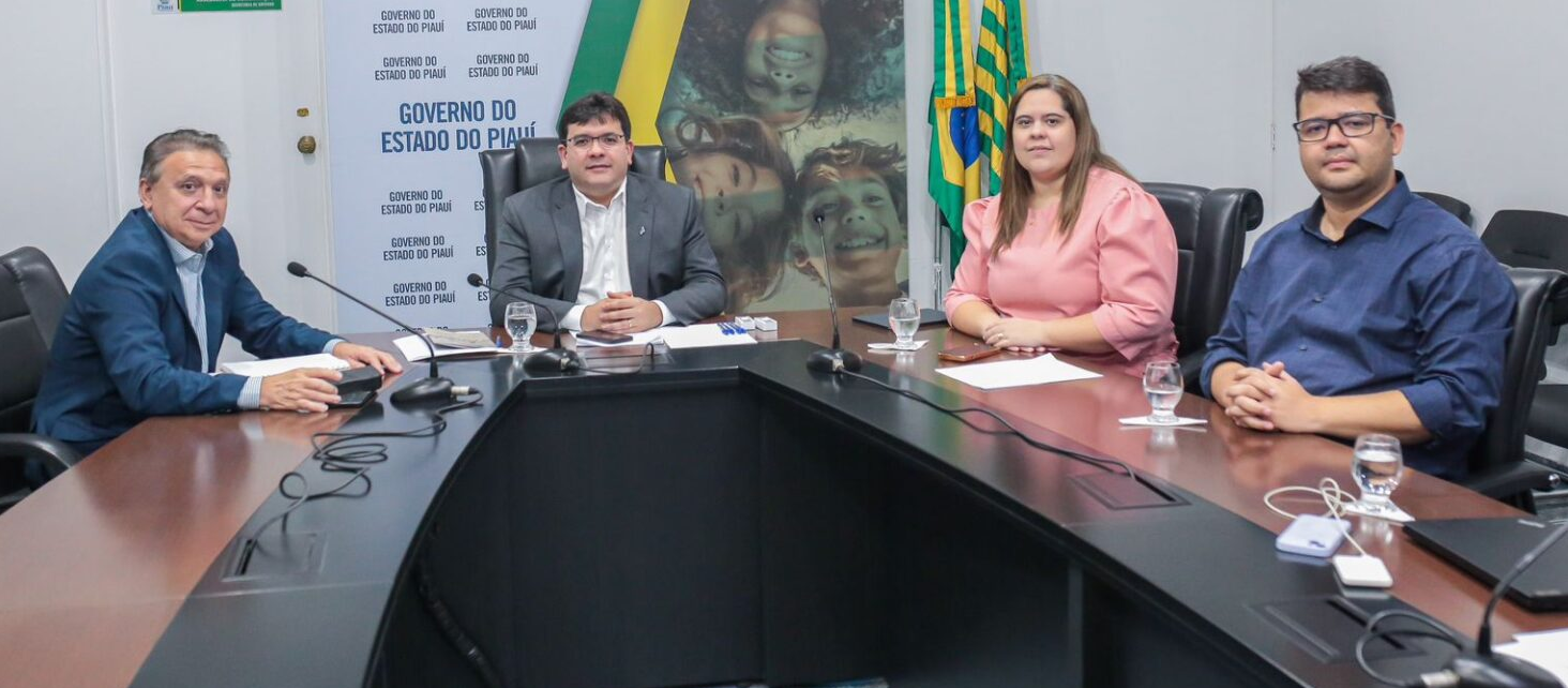 Rafael Fonteles com o secretário de Estado da Fazenda, Emílio Júnior, e a diretora-geral do Departamento Estadual de Trânsito (Detran), Luana Barradas