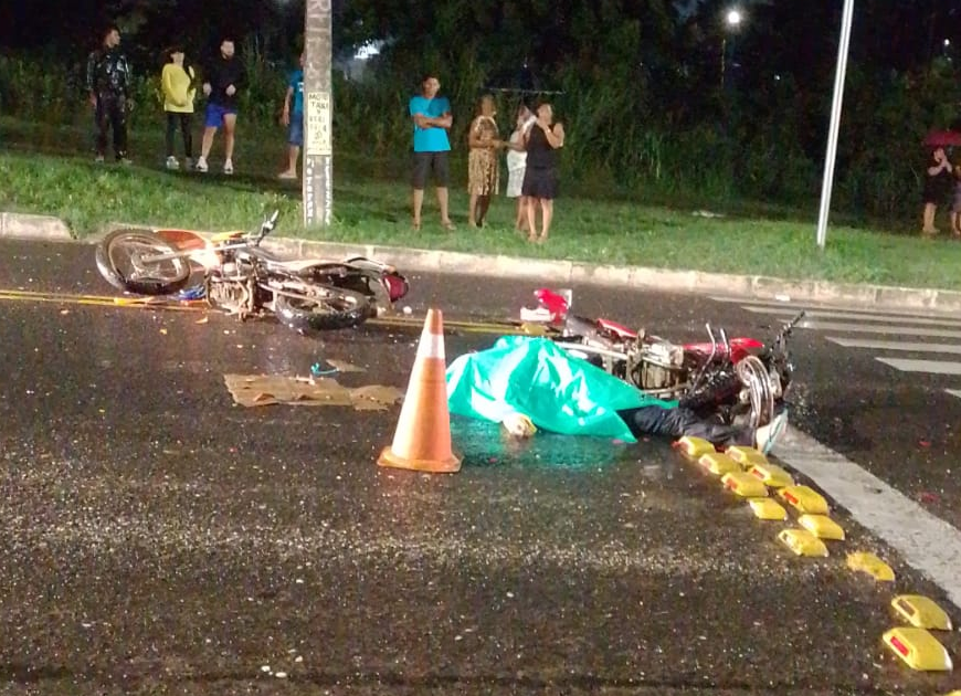 Colisão entre duas motos deixa homem morto no Dirceu