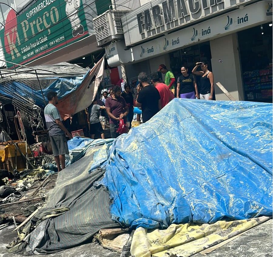 Fogos de artifícios destroem barracas na Feira Livre de Picos