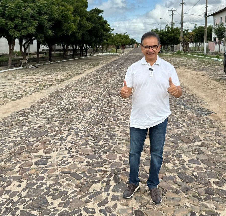 Dr. Hélio viabiliza obra de asfaltamento no Residencial Dunas