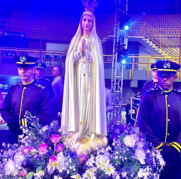A imagem peregrina de Nossa Senhora de Fátima veio de Portugal