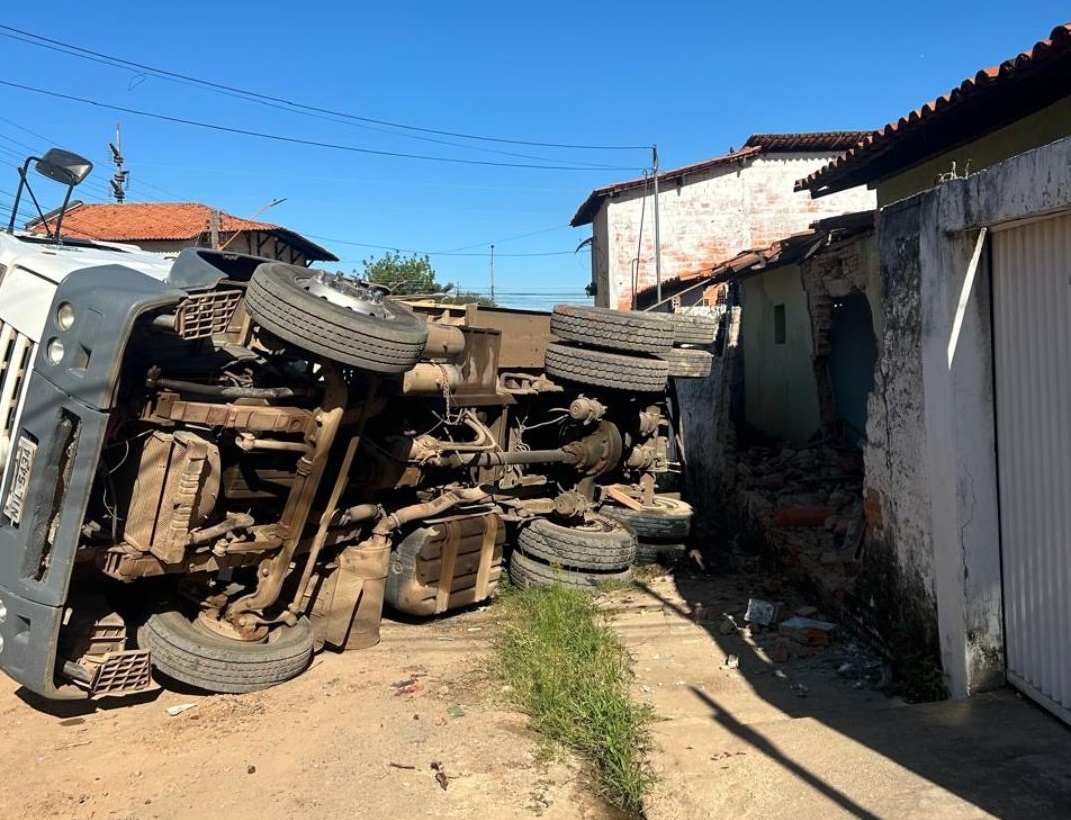 No momento do acidente não havia ninguém na casa e não houve feridos
