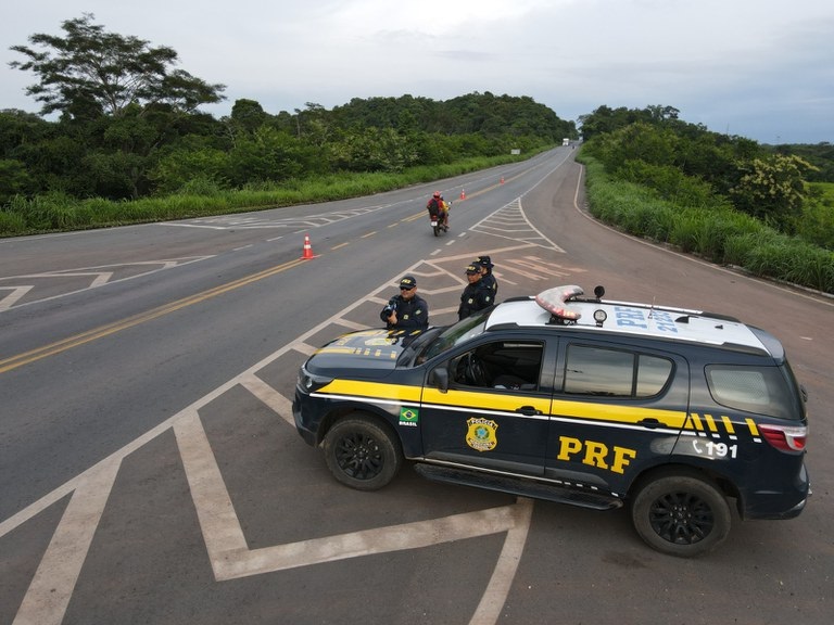 PRF durante fiscalização nas rodovias do Piauí