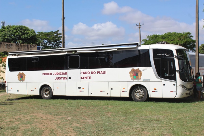 O ônibus da Justiça Itinerante leva os serviços do Judiciário para perto da população