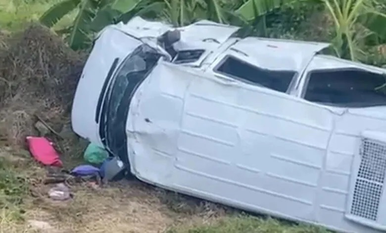 A van capotou em um trecho perigoso da PI-378 conhecido como curva do Gato