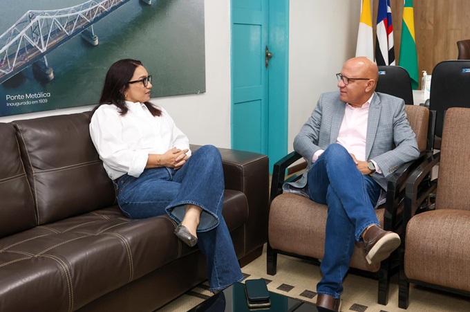 Franzé Silva em reunião com Dinair Veloso