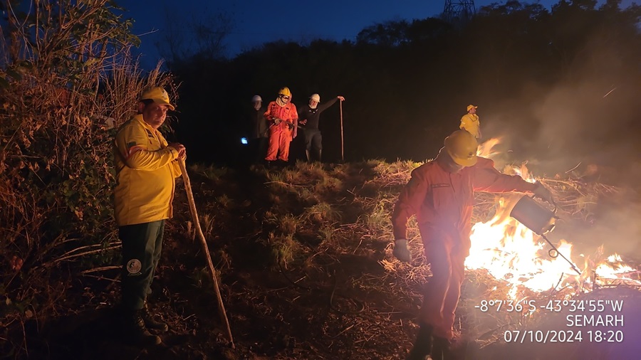 Corpo de Bombeiros durante combate a incêndios florestais no Piauí