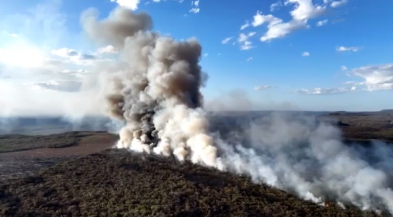 Incêndio de grandes proporções na Serra da Ibiapina