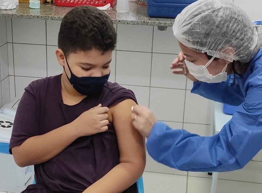 As doses da vacina contra dengue são para crianças e adolescentes entre 10 e 14 anos